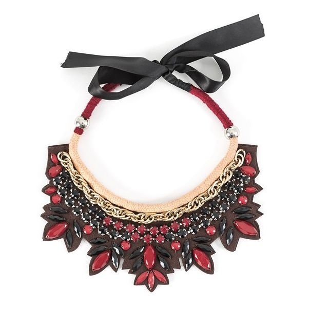 collar babero piedras